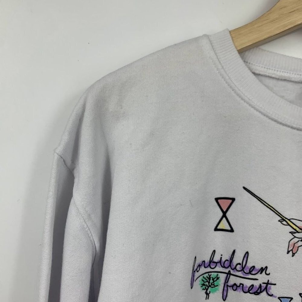 Harry Potter Women's Forbidden Forest Seeker White Pull Over Sweatshirt Size XS - Picture 3 of 10